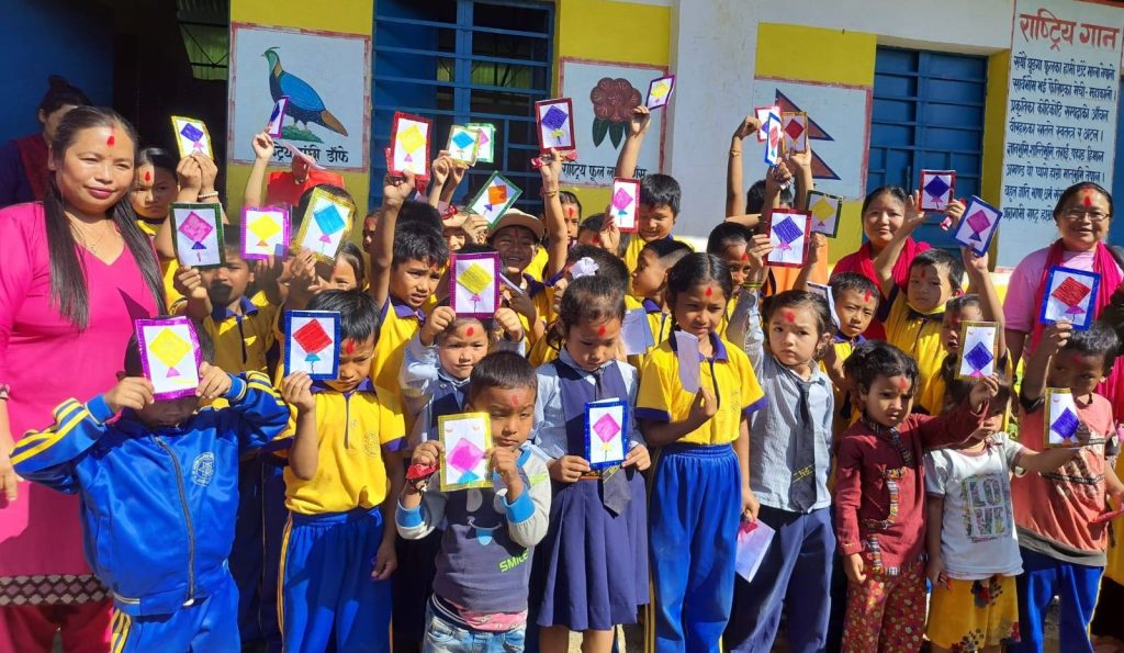 विद्यार्थीलाई दशैं तिहारको महत्व बुझाउन शुभकामना आदानप्रदान कार्यक्रमको आयोजना