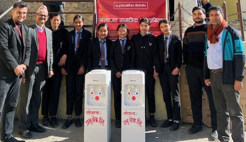 प्रभु बैंक पाल्पा शाखाद्वारा ‘वाटर डिस्पेन्सर’ सहयोग