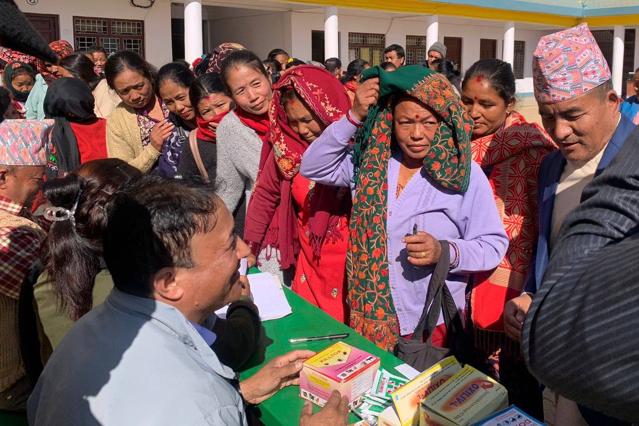 पाँच दिने एकिकृत घुम्ति शिविरको प्रदेश स्वास्थ्यमन्त्री खेमबहादुर सारुद्धारा उद्घाटन