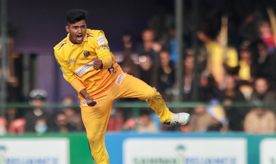 यू-१९ एसिया कप खेलेर फर्किएको भोलिपल्ट ५ विकेट लिएर चम्किएका नरेन