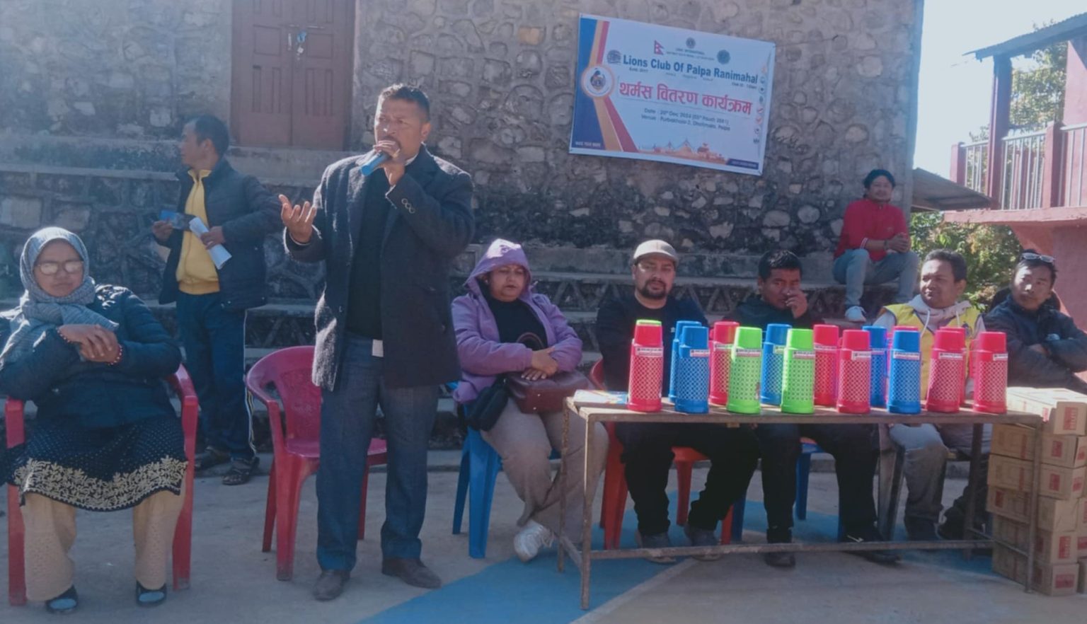 जाडोको समयमा फरक क्षमता भएका व्यक्तिहरुलाई थर्मोस बितरण