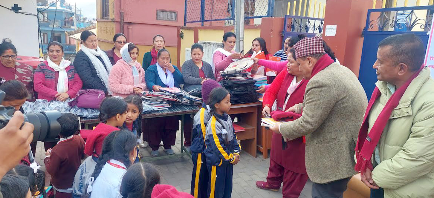 जेहन्दार विपन्न बालबालिकालाई शैक्षिक सामग्री वितरण