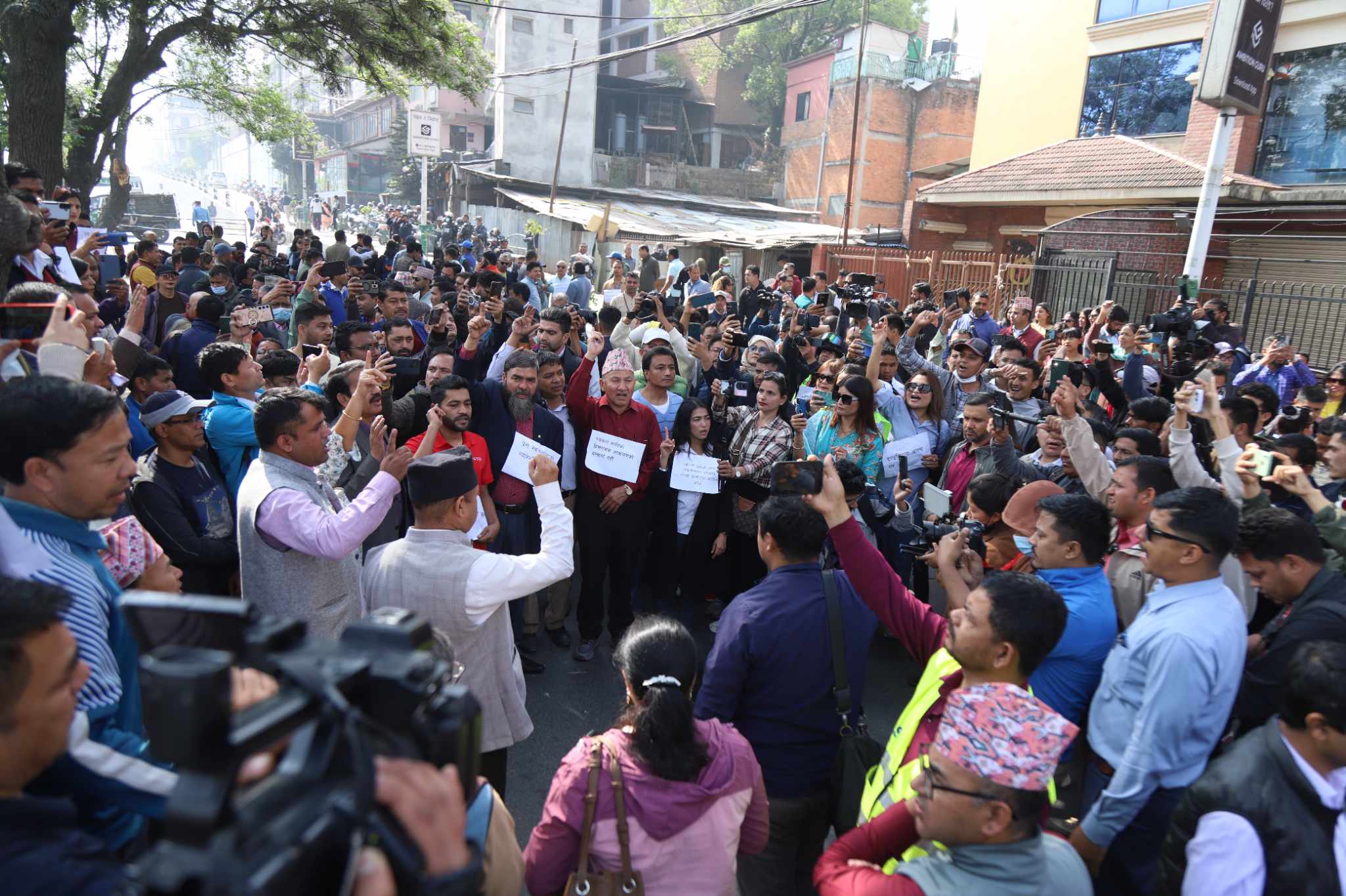 पत्रकार हत्याको विरोधमा पत्रकारहरुद्धारा माइतीघरमा प्रदर्शन