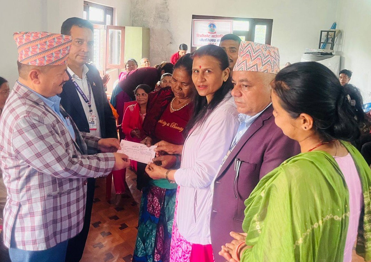 अध्यक्षसँग निःशुल्क स्वास्थ्य बिमा कार्यक्रम शुरु