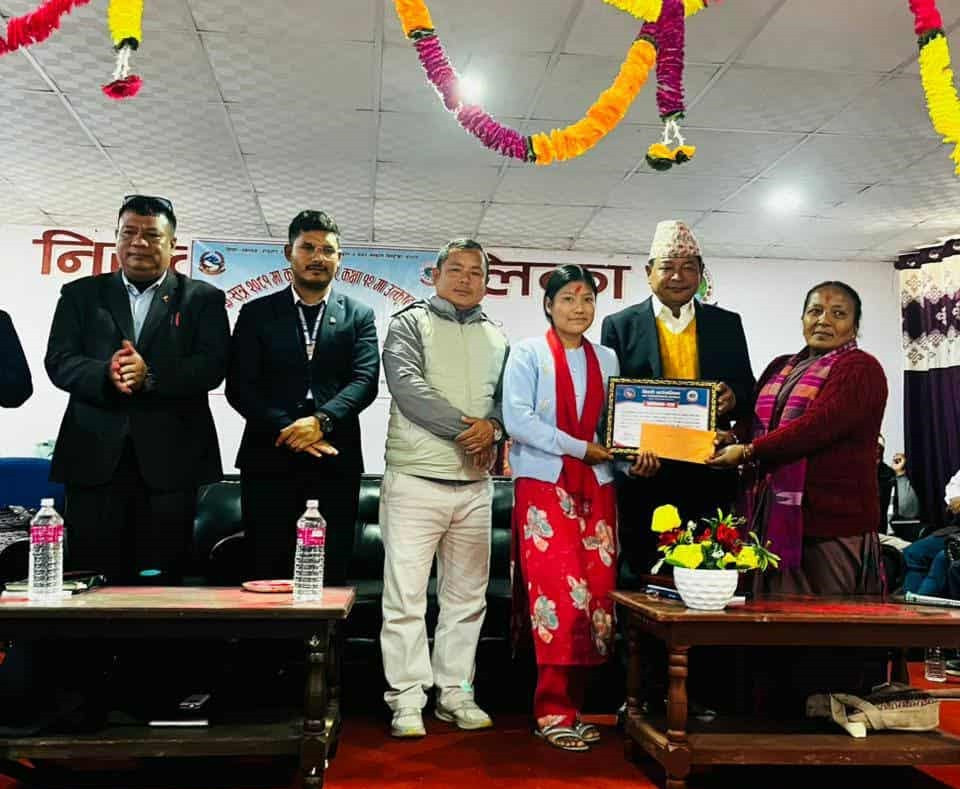 निस्दी गाउँपालिकाद्धारा शिक्षक,विद्यार्थी र विद्यालयलाई सम्मान