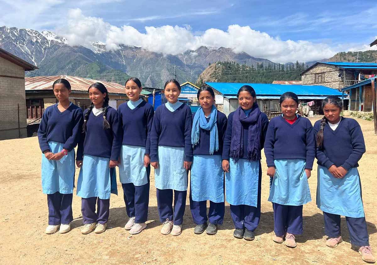 हुम्लाको एउटै विद्यालयमा चार जोडी जुम्ल्याहा दिदीबहिनी